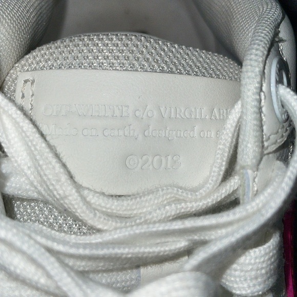 Authentic OFF White sneakers
Out of office 
Calf leather 
Pink - Picture 9 of 10